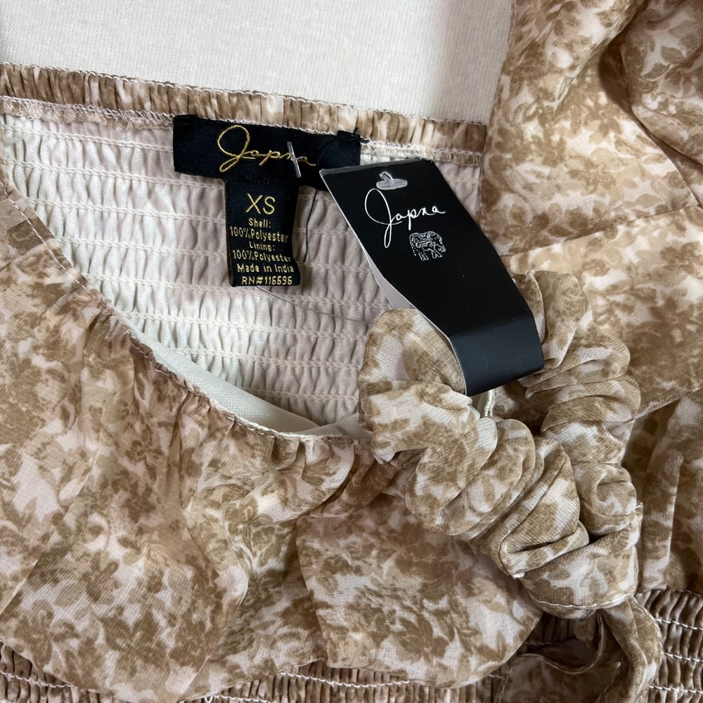 Japan‎ Women's 2 Piece Cropped Top and Skirt Set Tan Size XS NWT - Picture 4 of 5